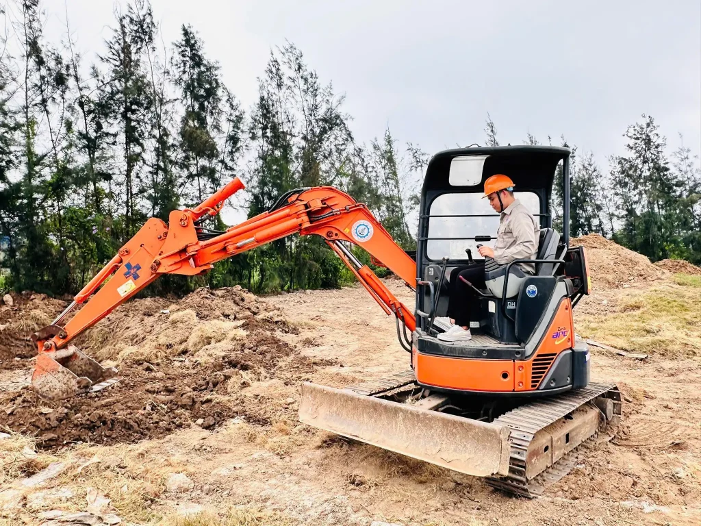 ĐÀO TẠO CẤP CHỨNG CHỈ SƠ CẤP NGHỀ LÁI MÁY XÚC